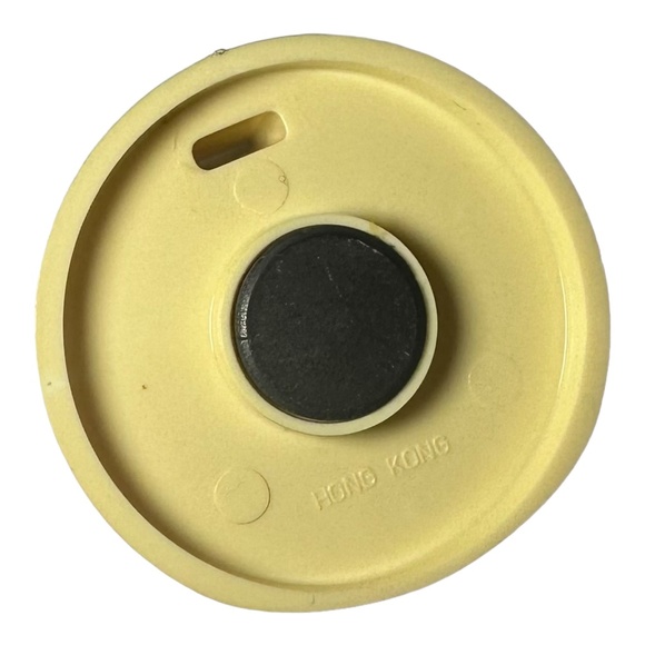 Tupperware Vintage Ivory Supper Seal Sippy Top Magnet - Picture 2 of 2